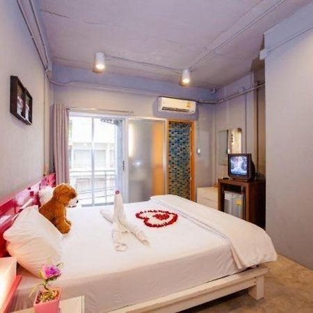 Oyo 292 The Oddy Hip Hotel Patong Ngoại thất bức ảnh