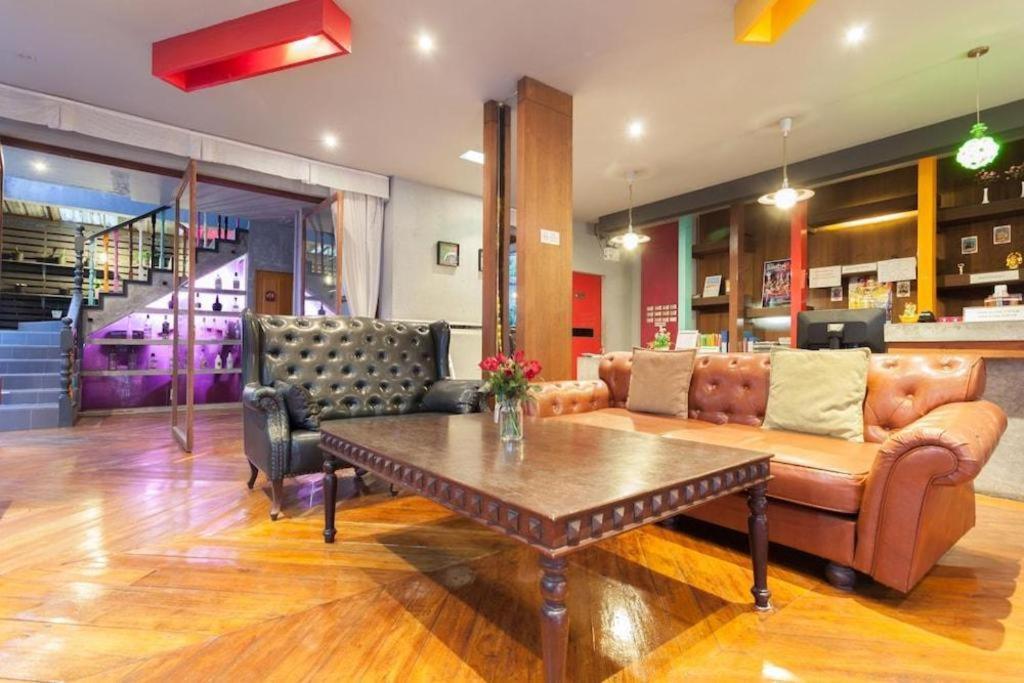 Oyo 292 The Oddy Hip Hotel Patong Ngoại thất bức ảnh