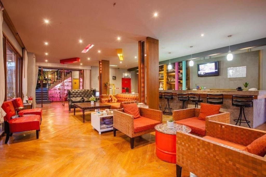 Oyo 292 The Oddy Hip Hotel Patong Ngoại thất bức ảnh