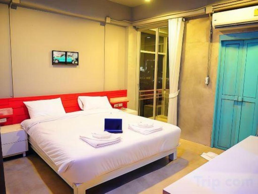 Oyo 292 The Oddy Hip Hotel Patong Ngoại thất bức ảnh