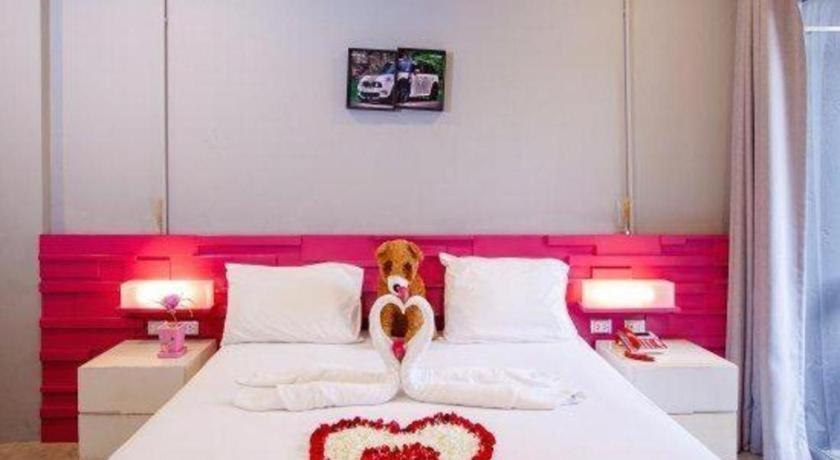 Oyo 292 The Oddy Hip Hotel Patong Ngoại thất bức ảnh
