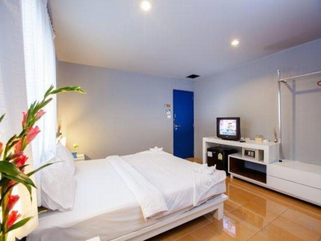 Oyo 292 The Oddy Hip Hotel Patong Ngoại thất bức ảnh