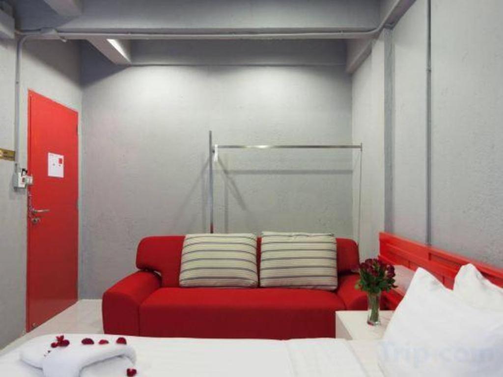 Oyo 292 The Oddy Hip Hotel Patong Ngoại thất bức ảnh