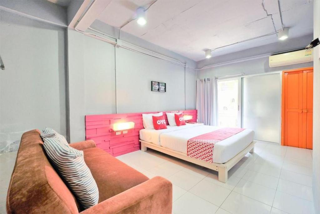Oyo 292 The Oddy Hip Hotel Patong Ngoại thất bức ảnh