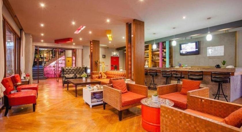 Oyo 292 The Oddy Hip Hotel Patong Ngoại thất bức ảnh