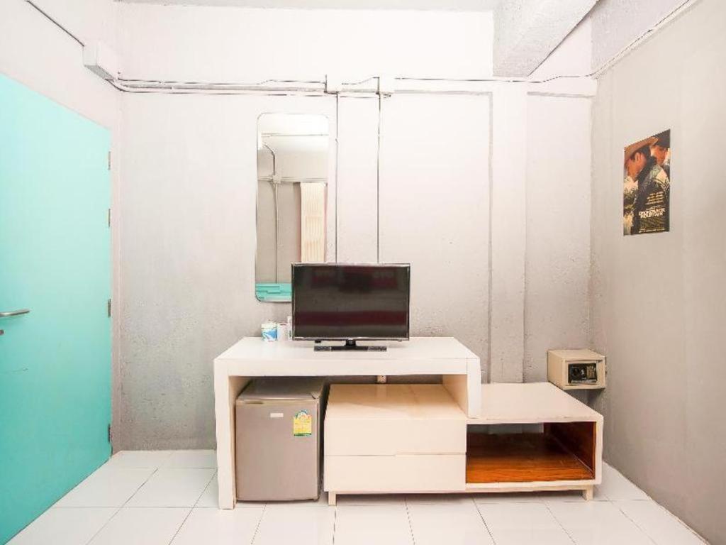 Oyo 292 The Oddy Hip Hotel Patong Ngoại thất bức ảnh