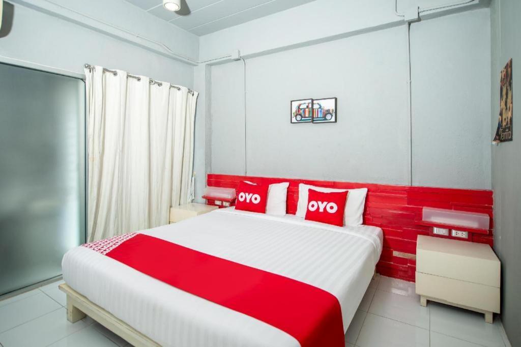 Oyo 292 The Oddy Hip Hotel Patong Ngoại thất bức ảnh