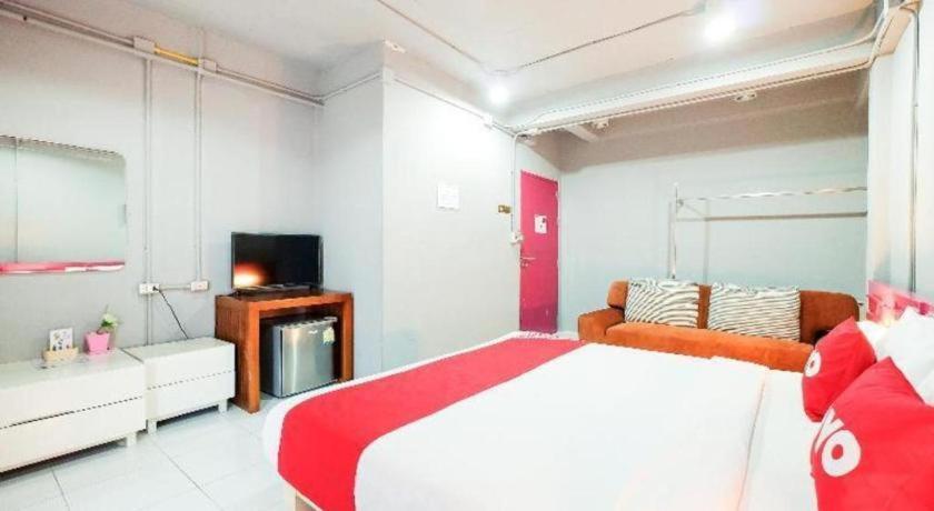 Oyo 292 The Oddy Hip Hotel Patong Ngoại thất bức ảnh