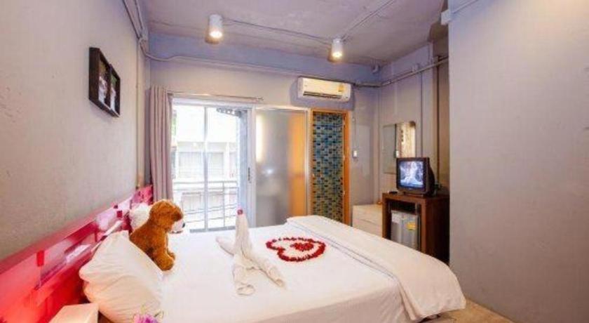 Oyo 292 The Oddy Hip Hotel Patong Ngoại thất bức ảnh