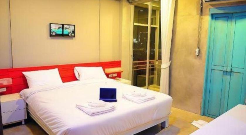 Oyo 292 The Oddy Hip Hotel Patong Ngoại thất bức ảnh